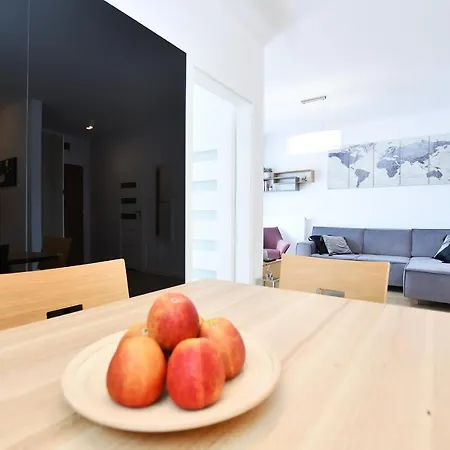 Navigator Port-nadmorskie Tarasy Brilliant 613 * Kołobrzeg